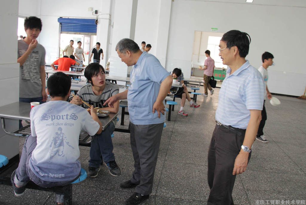 市教委专家组检查我院食堂标准化建设