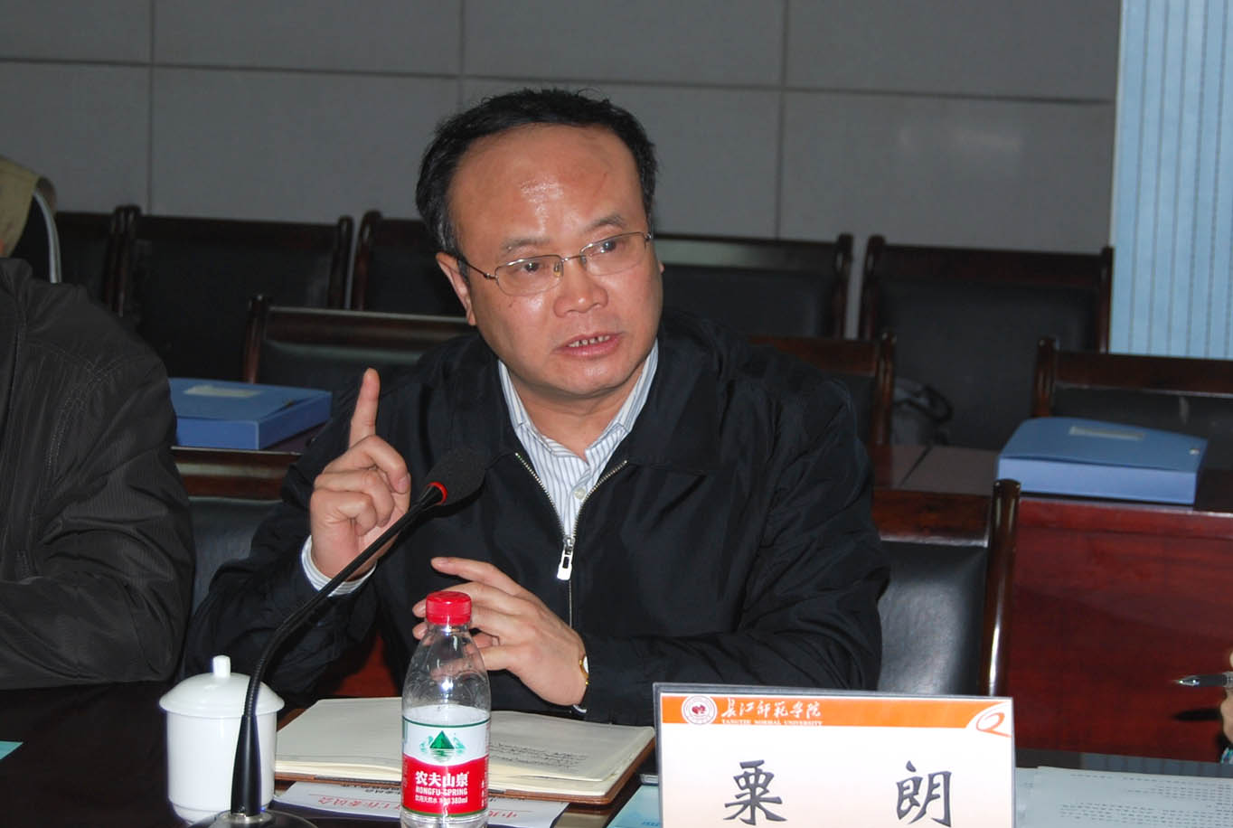 重庆市高校党建与思想政治工作调研组莅临我院及长江师院调研