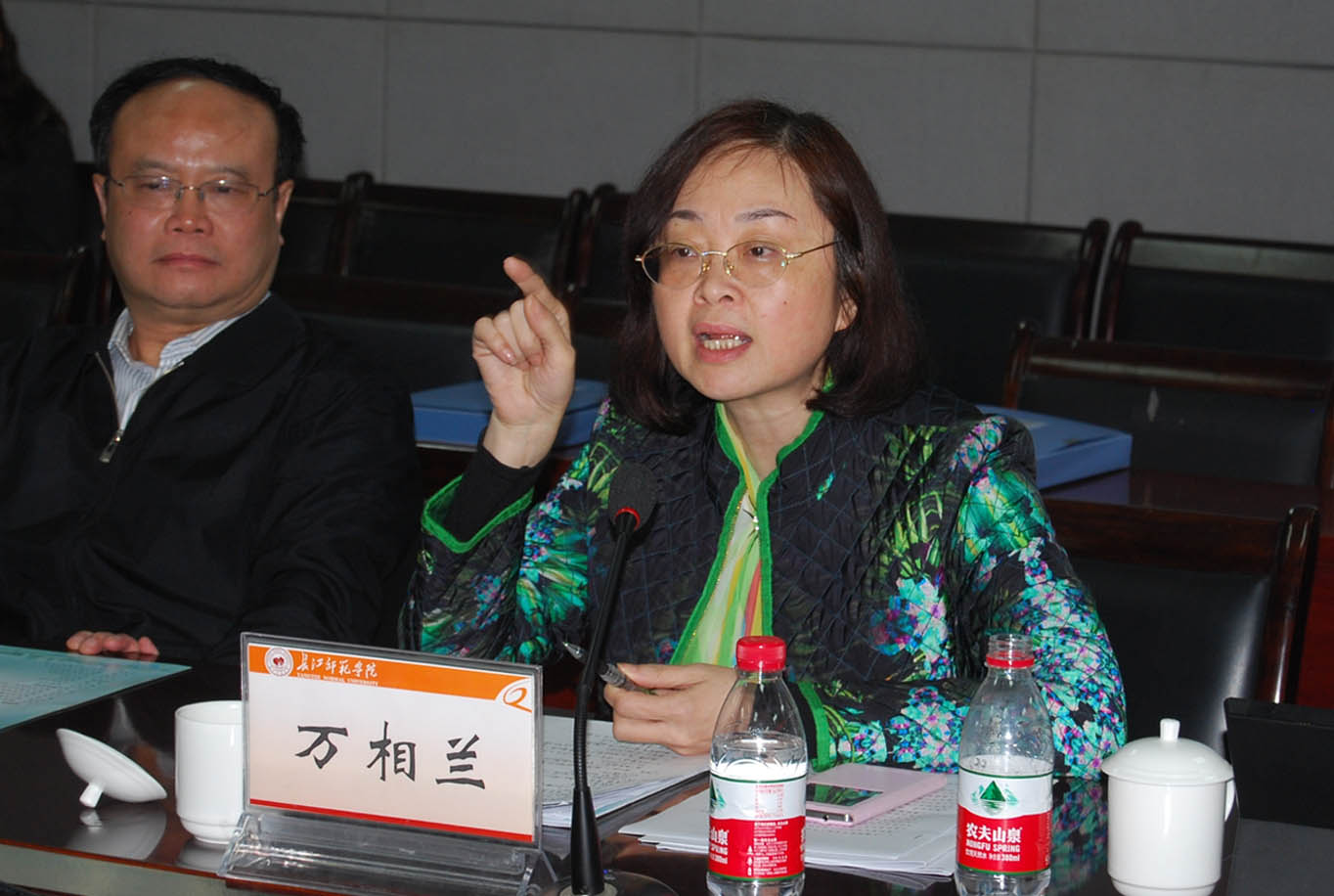 重庆市高校党建与思想政治工作调研组莅临我院及长江师院调研