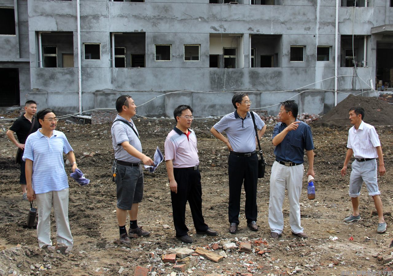 认真开展党的群众路线教育实践活动——学院领导现场检查指导暑期工作