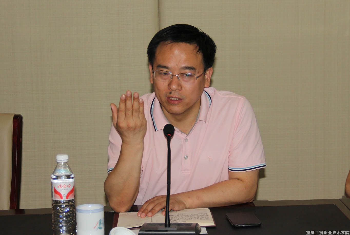 学院党委中心组召开“我是党员我示范 迎接评估见行动”专题学习会